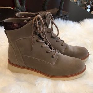 Adorable Baretraps NWOT